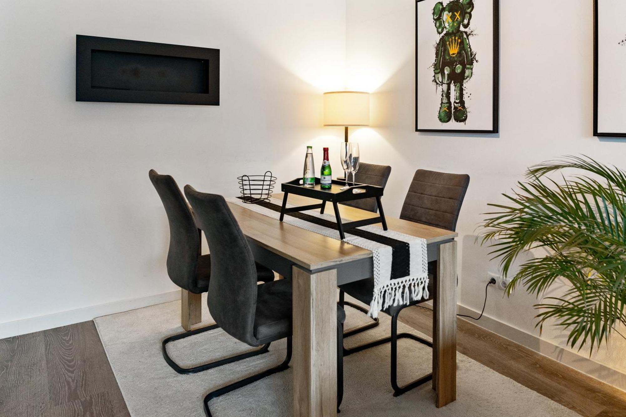Modern Style Business Suite - Office - Kitchen - Balcony Herzogenaurach Exterior photo